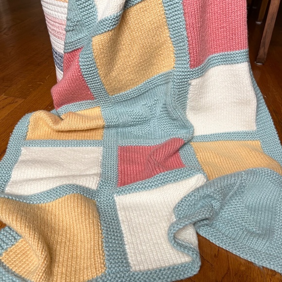 Lovely soft handcrafted baby/doll blanket, never used - Picture 2 of 4